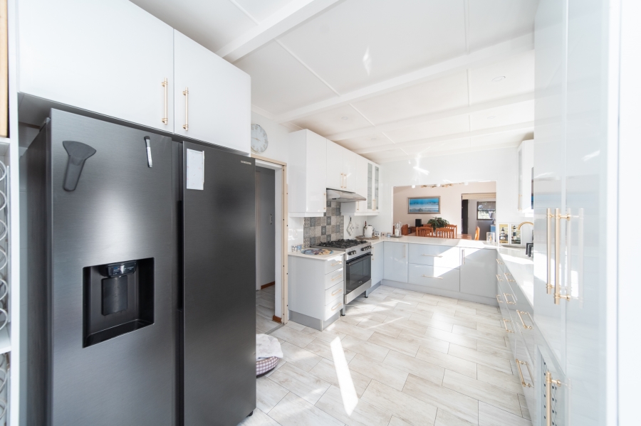 4 Bedroom Property for Sale in Bonza Bay Eastern Cape